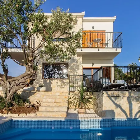 With Pool First Row To The Sea And In Front Of The Beach * רוגוזניצה