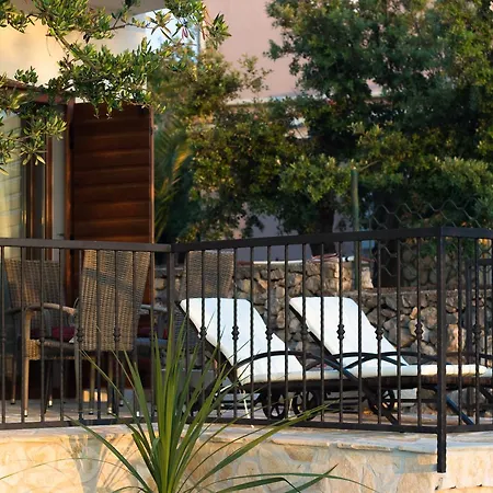 With Pool First Row To The Sea And In Front Of The Beach וילה