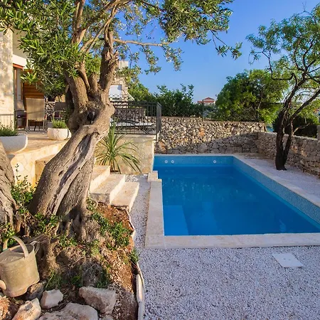 With Pool First Row To The Sea And In Front Of The Beach * רוגוזניצה