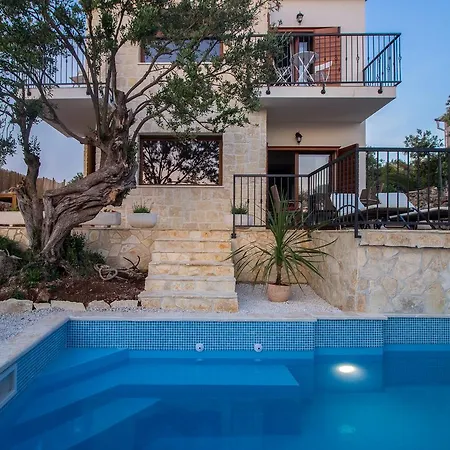 With Pool First Row To The Sea And In Front Of The Beach Villa *